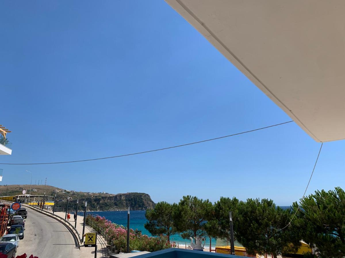 Las Nubes Rooms Himare Bagian luar foto