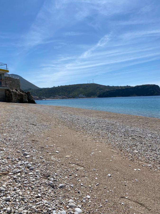 Las Nubes Rooms Himare Bagian luar foto