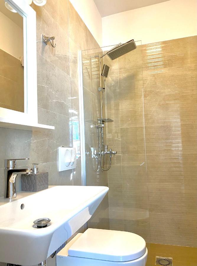 Las Nubes Rooms Himare Bagian luar foto