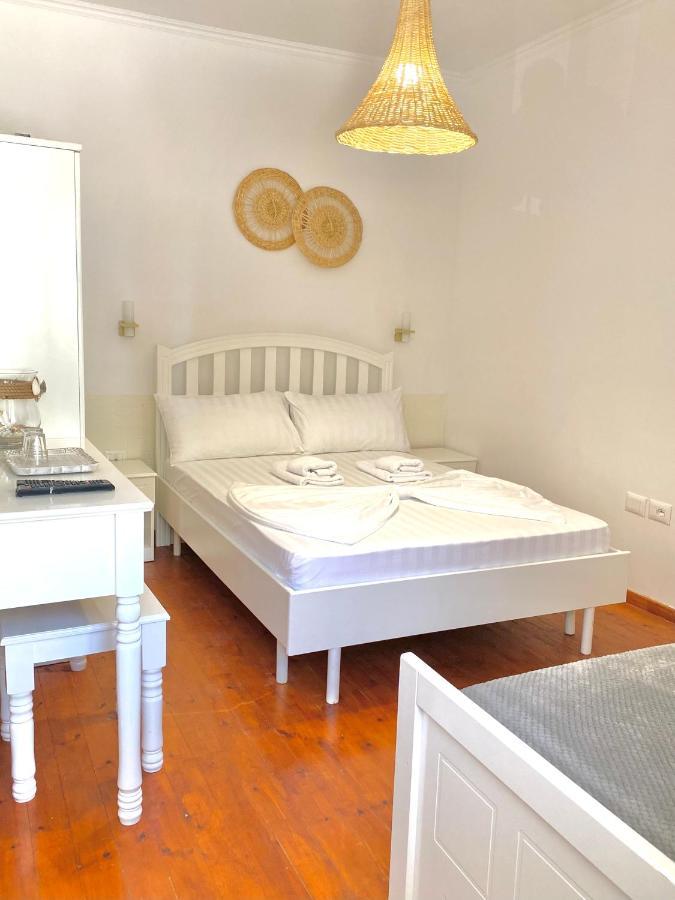 Las Nubes Rooms Himare Bagian luar foto