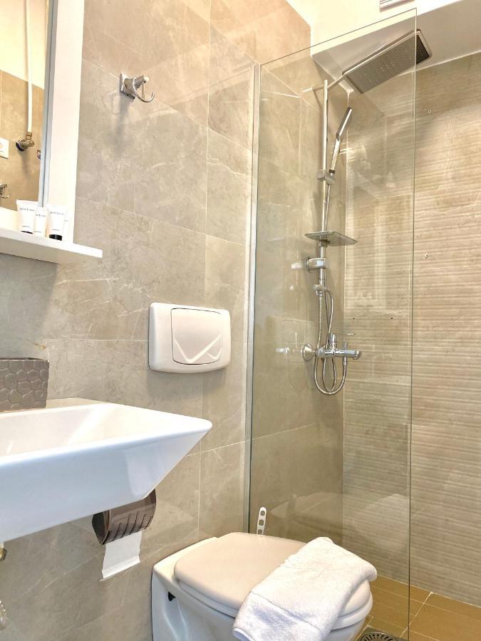 Las Nubes Rooms Himare Bagian luar foto