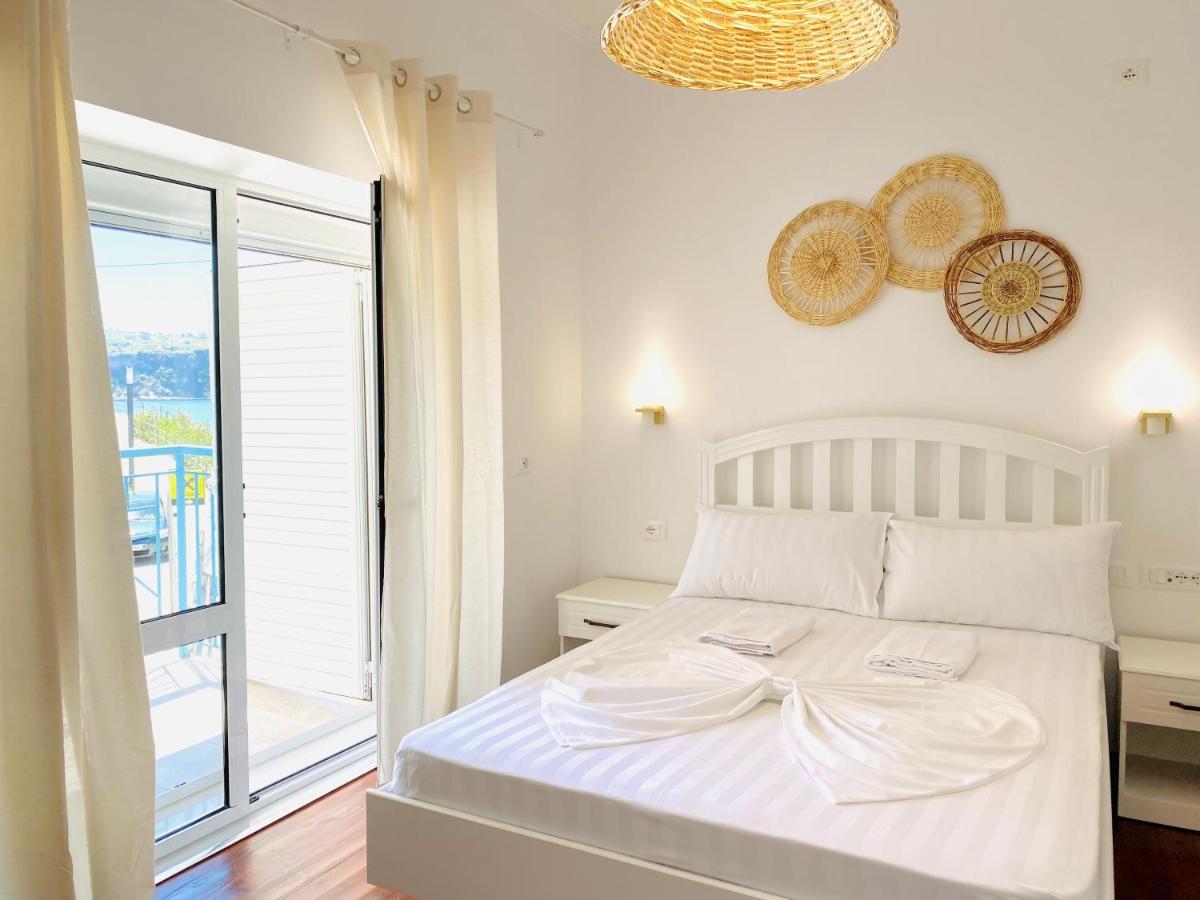 Las Nubes Rooms Himare Bagian luar foto