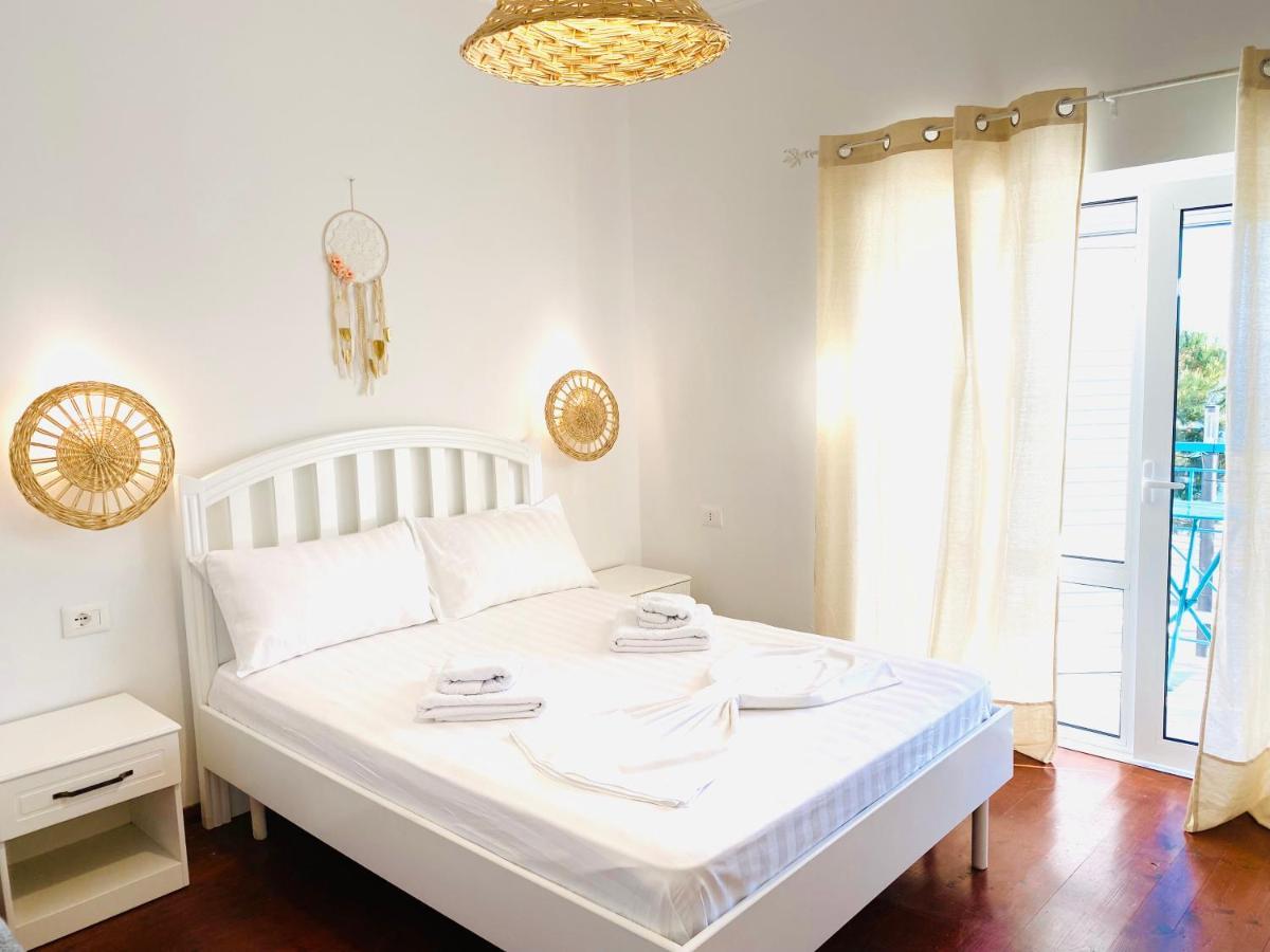 Las Nubes Rooms Himare Bagian luar foto