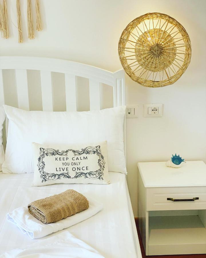 Las Nubes Rooms Himare Bagian luar foto