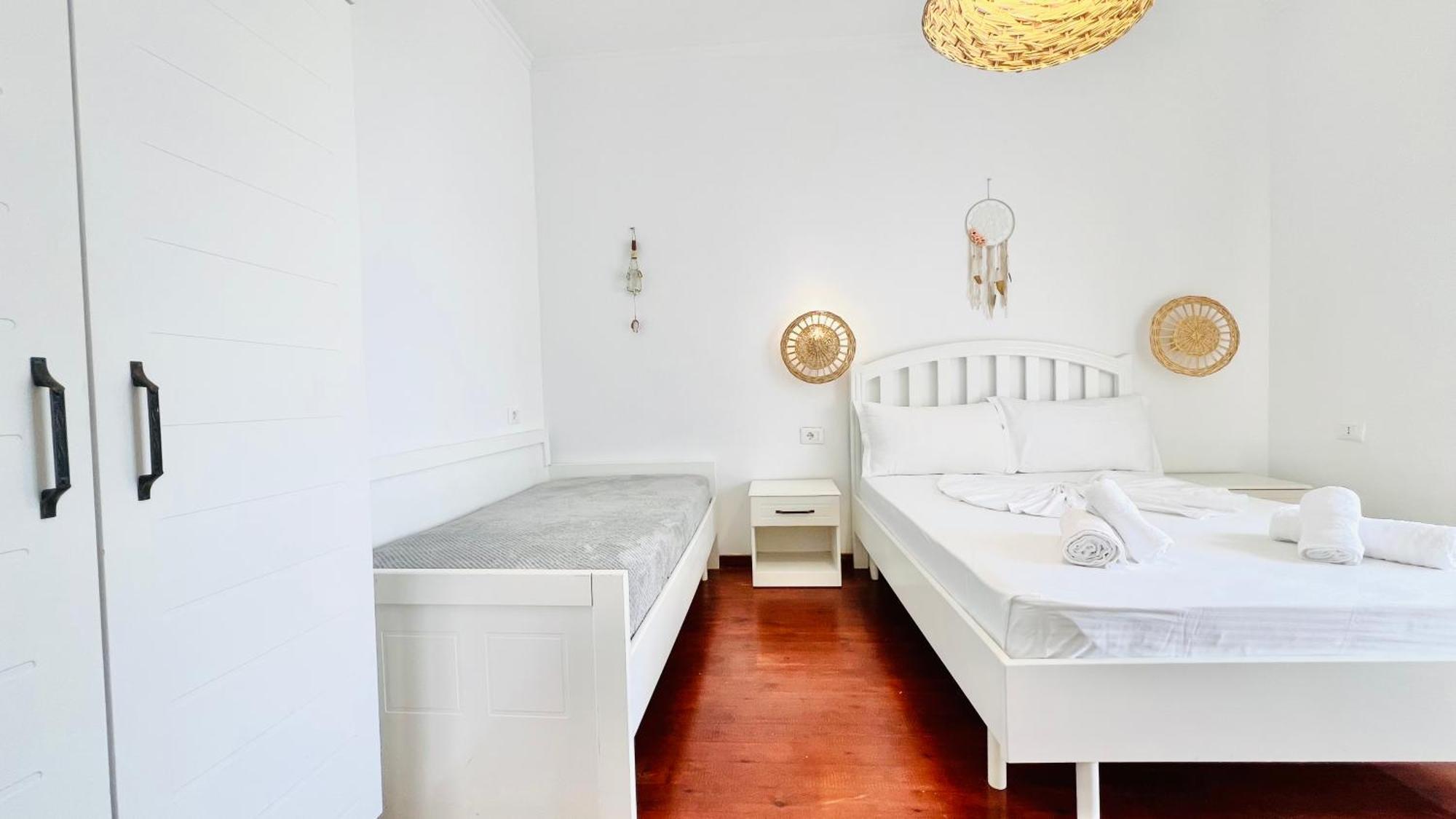 Las Nubes Rooms Himare Bagian luar foto